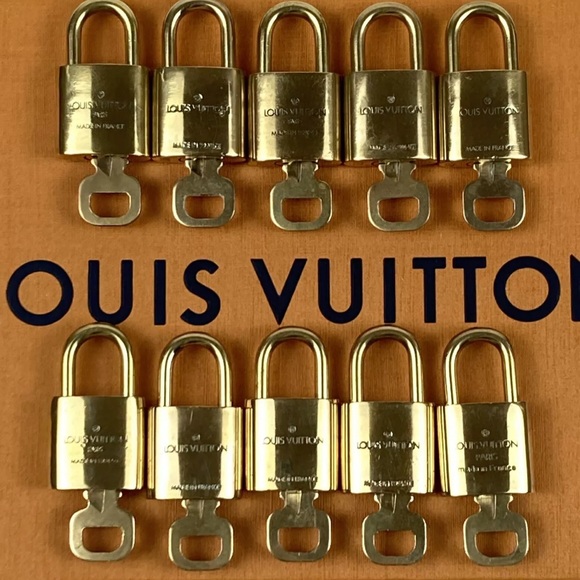Louis Vuitton Padlock Lock & Key | Gold Brass - Picture 3 of 4